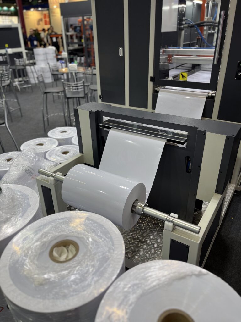 termoformadora de bobina contínua MTF na linha de produção